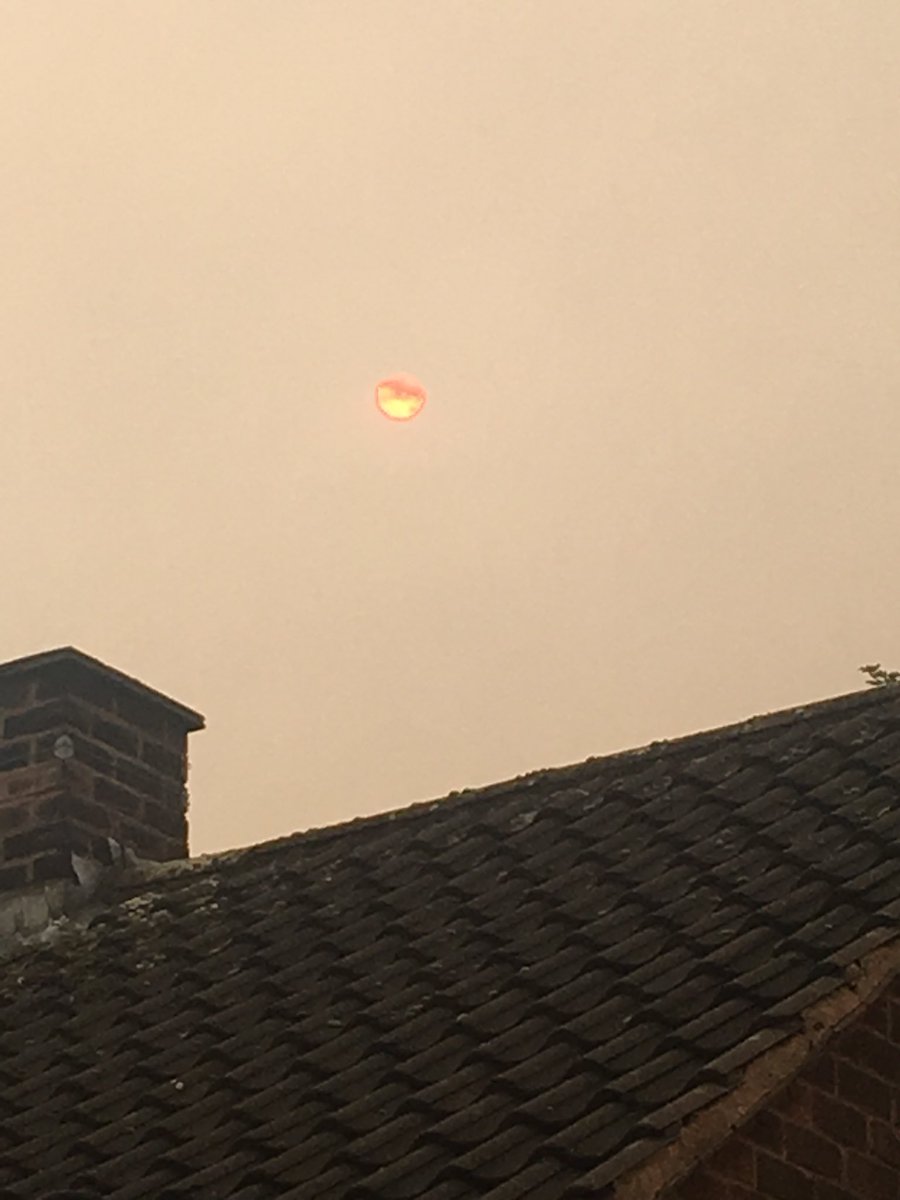SebPollitt's tweet photo. Can someone tell me if this is the sun or another planet!?!?! #madtimes #BBCNews #ITVnews #westmidlandsnews https://t.co/yKtci2V7Ua
