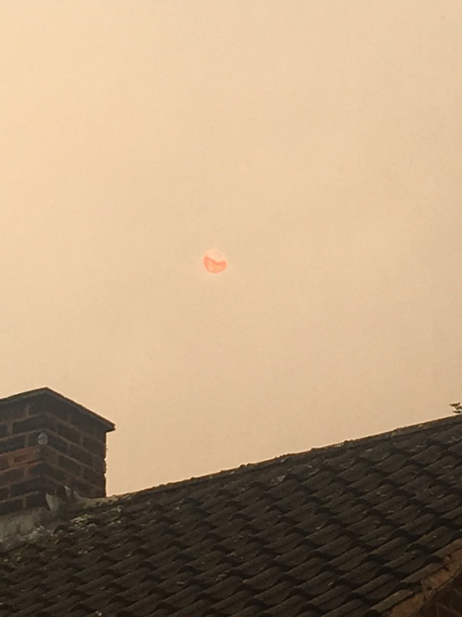 SebPollitt's tweet photo. Can someone tell me if this is the sun or another planet!?!?! #madtimes #BBCNews #ITVnews #westmidlandsnews https://t.co/yKtci2V7Ua