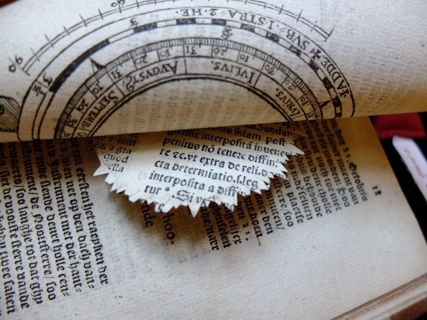 HuubvdL's tweet image. Before the #eBook: the #volvelle as a way of making an #interactive #book (1580 book on navigation @FondCustodia) #earlymodern #bookhistory