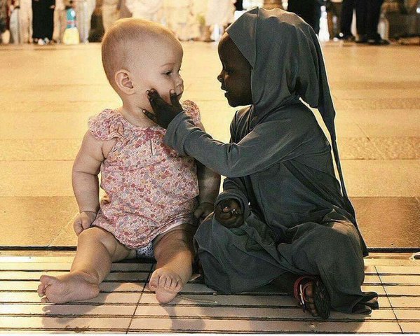 Jaynspires's tweet photo. Don't tell me racism isn't a learned behavior. Our spirits have no color and that's how we were meant to connect. #im4change #weR1 #allLove https://t.co/E9HQGO3KG6