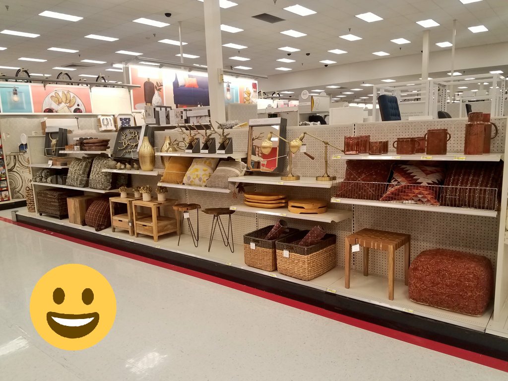 InMyFashion's tweet photo. What a weekend to #FlextoFill at @Target 1041! #BeforeandAfter #vml #targetrun @ColonJosian @JayYezzi @CSchengber @holt_kelsey https://t.co/Q7i0jtF9Ug