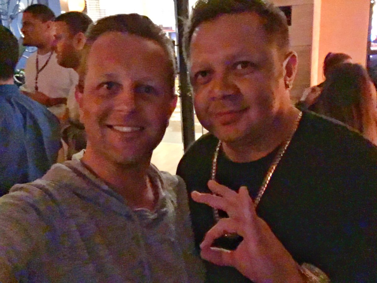 Brad_Eveleigh's tweet photo. Randomly ran into my brother, Wok Wright last night. Was great to see him and Bo De La Cruz - It's been sooo long. #TouchHeads 🏉 https://t.co/d1tQiycKxL