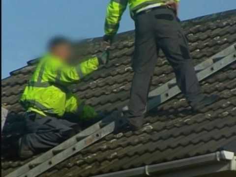 WTStds's tweet photo. As the storm is approaching rogue traders will be upon us.  Please be vigilant.   Report to 03454 040506 #roofing #fence panels #rogues https://t.co/MTR0kvCupq
