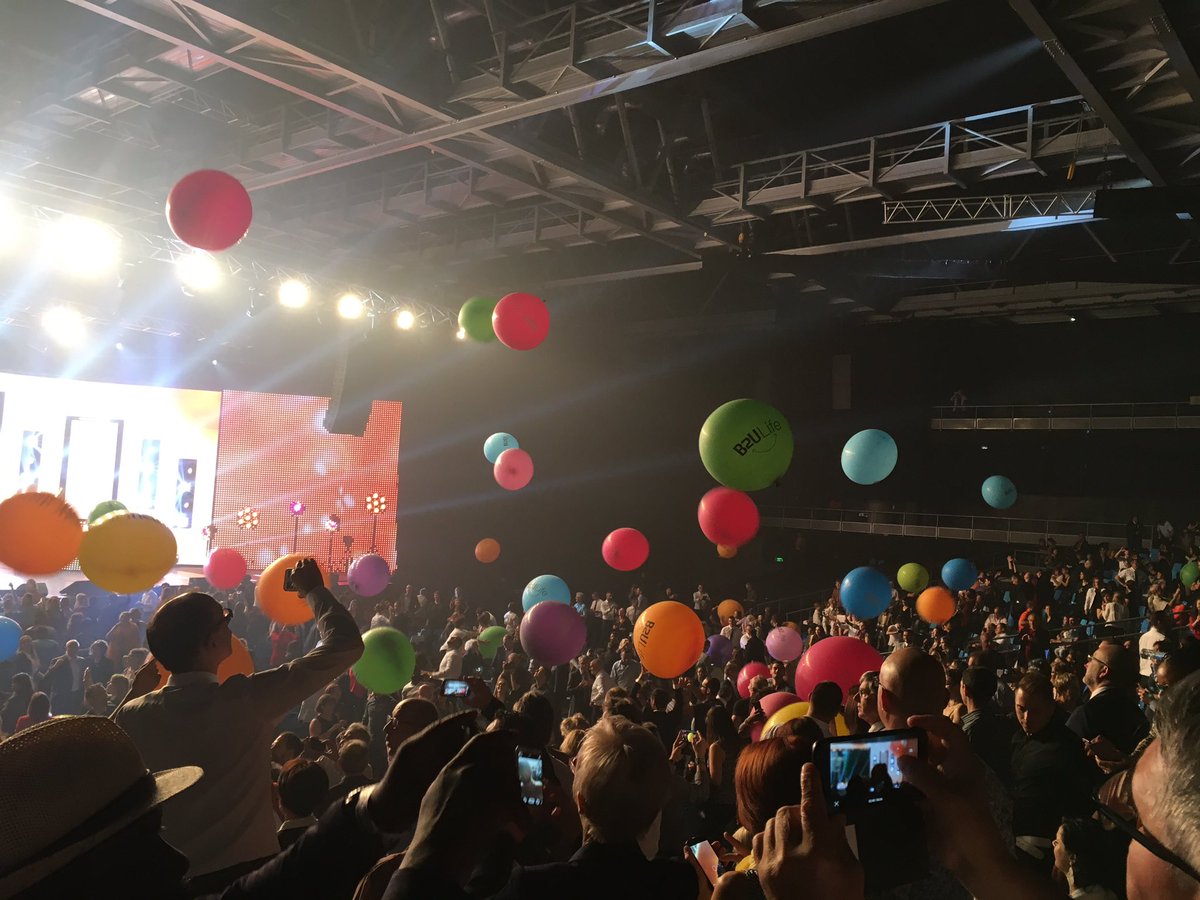 Travailler heureux et autrement quel bonheur ! avec <a href="/NL_France/">NL France</a> #travaillerautrement. Congrès 2017 fantastique ce WE. La B2Ulife c'est 👌🏼☀️😃