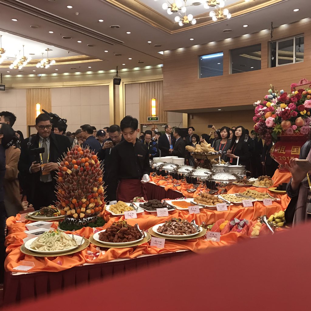 nathanking's tweet image. so when did the Republicans or Democrats lay on a spread like this for journalists ? yup that's a Peking duck station! #CPC17 @cgtnamerica