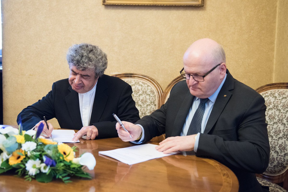 CzechPhil's tweet photo. It is with great joy we announce that Semyon Bychkov has just been confirmed as the Chief Conductor designate of the Czech Philharmonic. https://t.co/jeMPNY16PK