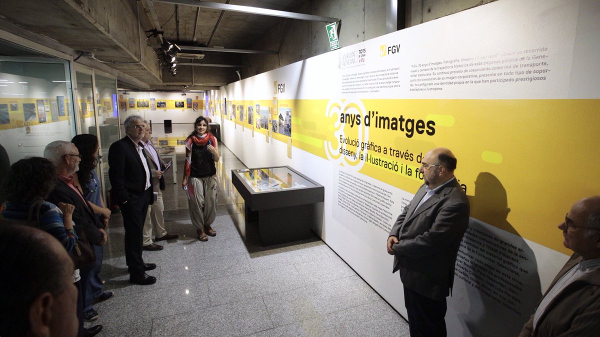 PhotowalkVLC's tweet photo. ¡Exposición con vuestras fotos del #photowalkVLC con @metrovalencia inaugurada! ¡Sala Lametro de la estación Colón hasta el 10 de noviembre! https://t.co/RcTiiRvXxu
