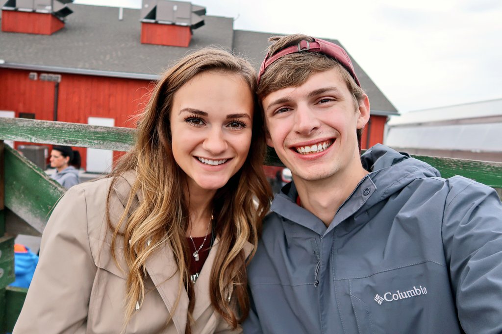_TylerChristine's tweet photo. Went to @RulfsOrchard this weekend for a fun corn maze, pumpkin patch, and the best fresh donuts🍩🍊 #Fall #PumpkinPatch #CornMaze #VlogComing https://t.co/UuHvYWJSbQ