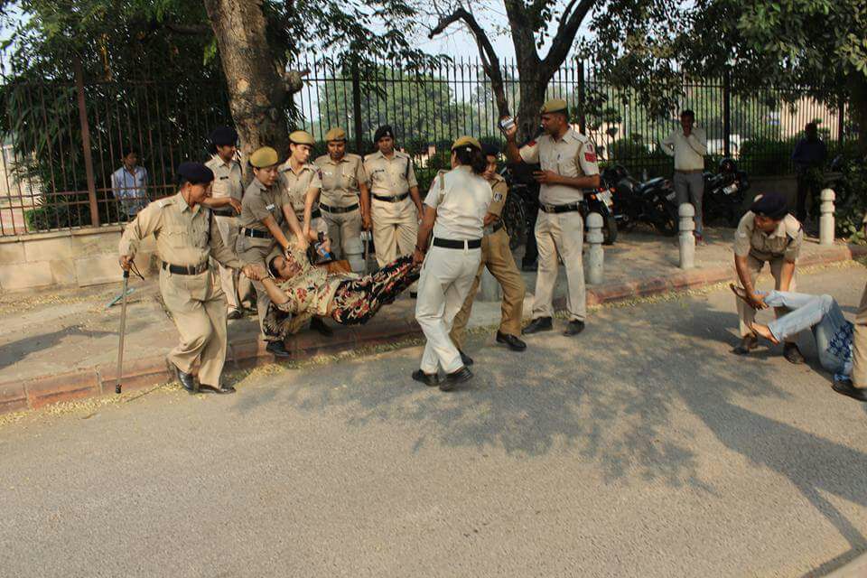 AdityaMenon22's tweet photo. Delhi police dragging #Najeeb's mother Fatima Nafees. How much will this woman have to endure? https://t.co/JpME7lnQHI