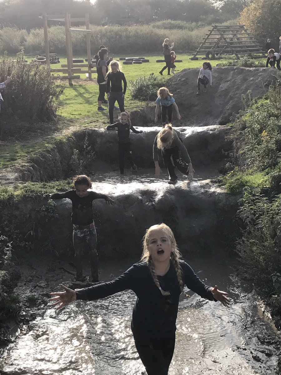 HitchinBelles's tweet photo. Great team building event yesterday at @fit4ocr Baldock for some of our teams - thanks to the u10 coaches for sorting the great weather 🤘🏻☀️ https://t.co/4F4igj9unR