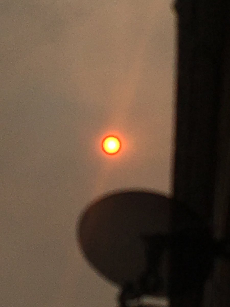 daffers88's tweet photo. #REDSUN over south wales, blackwood https://t.co/s44c9syB9y