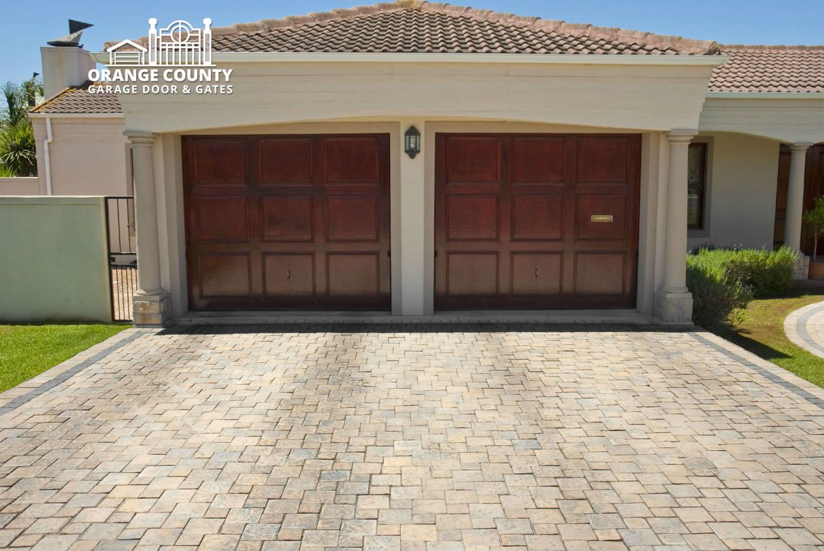 garage_county's tweet photo. We offer customized solutions &amp; high quality #garagedoor installations for both residential &amp; commercial premises. https://t.co/HGNcohYXKX https://t.co/F8wbdsil3B