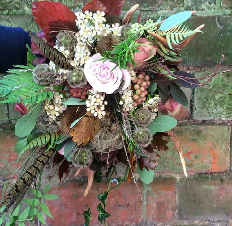 What a different bouquet! We think its stunning 😍 #autumnwedding
