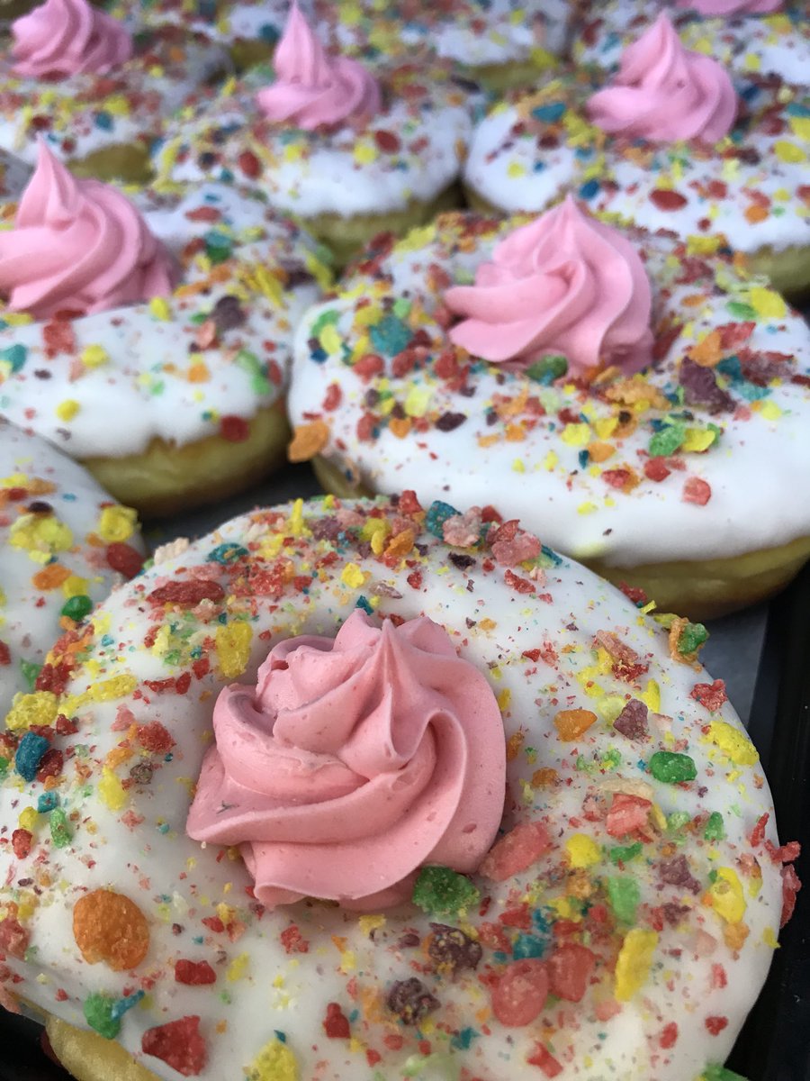 jupiterdonuts's tweet photo. Our North Palm location had breakfast on lock this weekend with a fruity tutti donut. #fruitypebbles #ilovedonuts #breakfastofchampions https://t.co/vMpEElvPEM