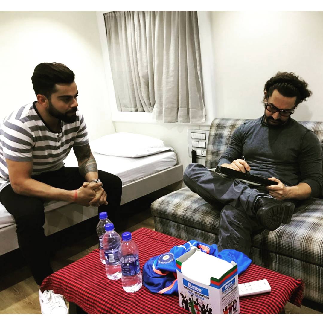 imVkohli's tweet image. Had a great time chatting with @aamir_khan bhai, so humble and genuine. Just need to learn the Rubik's Cube technique from you now! 😀👌