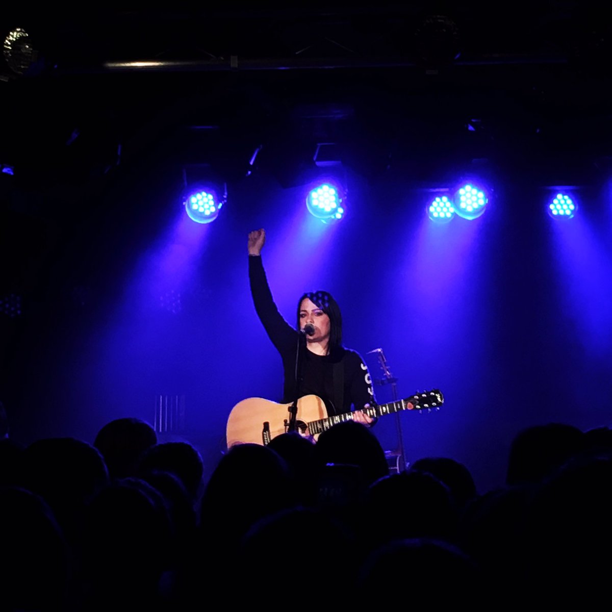 myerzyouknodat's tweet photo. @lspraggan Incredible acoustic evening with #sub89reading  #weareunsinkable 🖤 https://t.co/MAfkRnOiPP