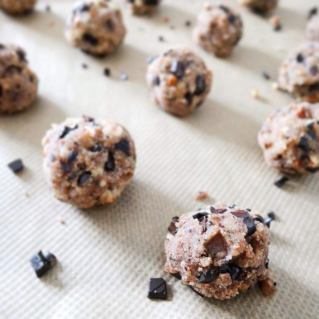 XplorePaleo's tweet photo. This photo from my archives makes me wanna bake something. And SOON! 😅😜😍 #throwback #paleotreats #paleosweets #pal… https://t.co/cDliPDYvdp https://t.co/pTk3HfECaC