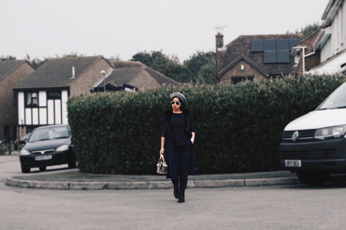FashionCroLDN's tweet photo. As soon as the leaves start to turn 🍂we reach for our uniforms. Stylist &amp; blogger Ana Maddock and her obsession with tonal dressing paired with clear plastic handbag by #gofefe | #fashioncrossoverlondon https://t.co/sD2Cls1UvZ