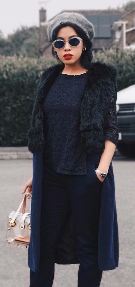 FashionCroLDN's tweet photo. As soon as the leaves start to turn 🍂we reach for our uniforms. Stylist &amp; blogger Ana Maddock and her obsession with tonal dressing paired with clear plastic handbag by #gofefe | #fashioncrossoverlondon https://t.co/sD2Cls1UvZ