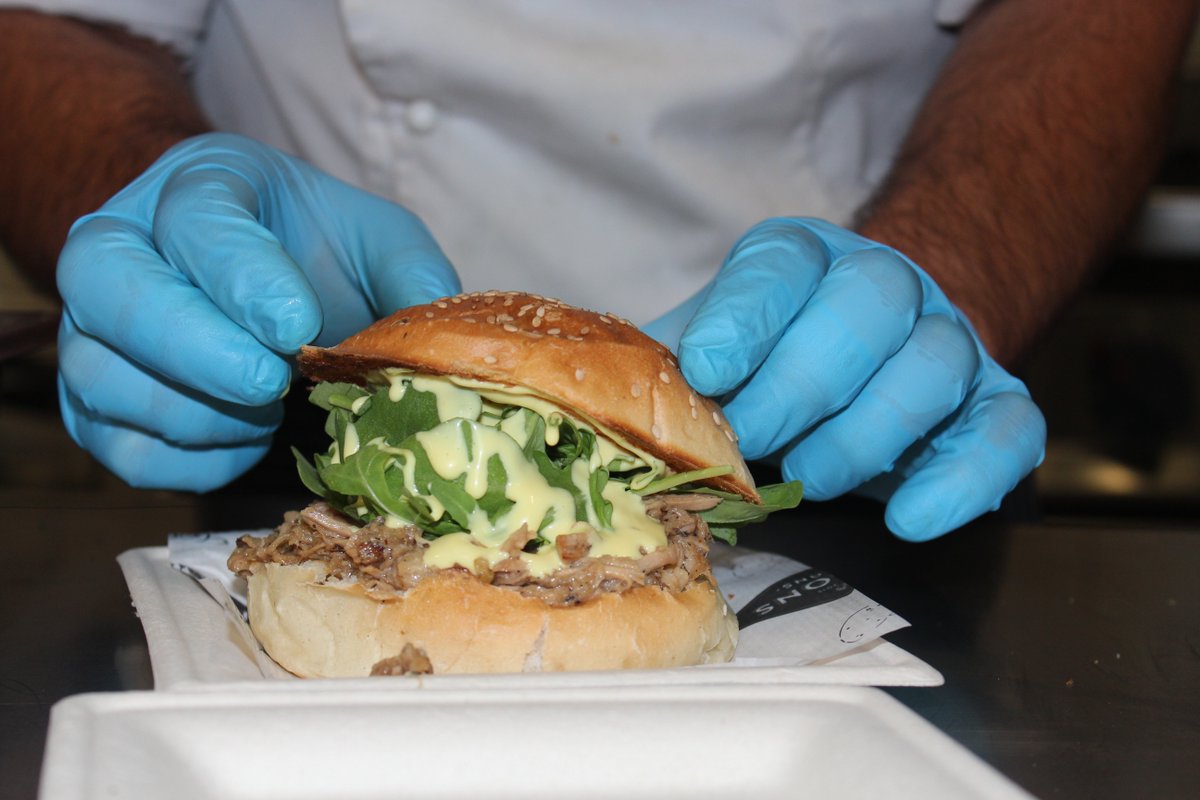 No sería lo mismo sin un buen pan crujiente, caliente y hecho artesanalmente. #DiaMundialdelPan