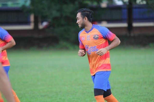 PaetAzizan's tweet photo. Im a big fans of Man Utd but this time i choosed City  #SubangCity #FASleague #22 😝 https://t.co/yZNNXCGyf1
