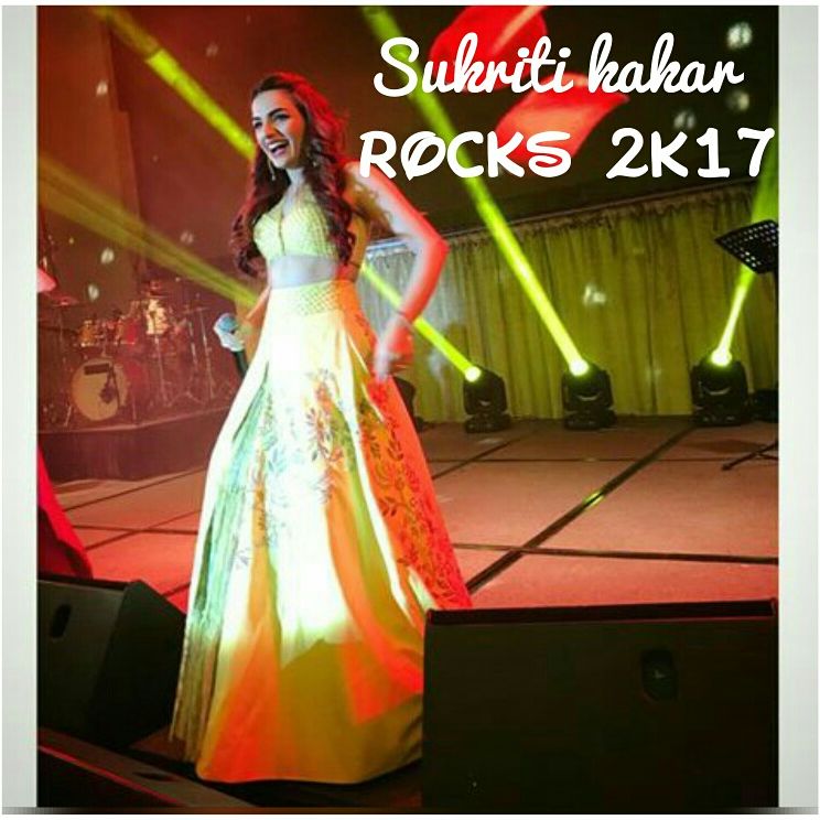 SuPra_Precious's tweet photo. #SukritiRocks2k17 🔥🔥🔥
#Zoobizobbi #Teriyadonme #Mainetujkodekha #Tseriesmixtape #Kendimenu #Mubarkan #AttentionHumma #JKPH
@Sukritikakar ❤ https://t.co/K0om1U7ECM