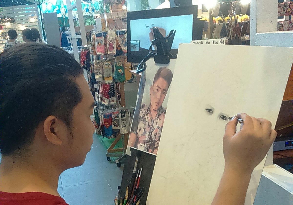 RexFieldArtWork's tweet photo. Hand painted portraits 
Perfect gift 4 this coming christmas, come &amp; visit us @ Harbor Point Ayala Malls.

#rexfieldartworks https://t.co/G4UFnd3yGa