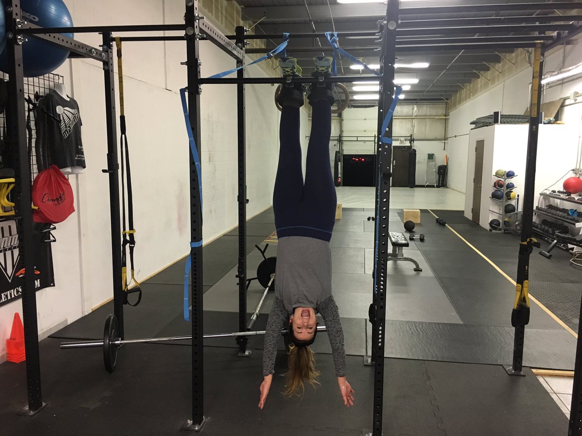 AnaAlmeida1985's tweet photo. Just hanging out on a Monday morning!! @RyanManimal #ManimalTraining https://t.co/dQ86JTp3WF