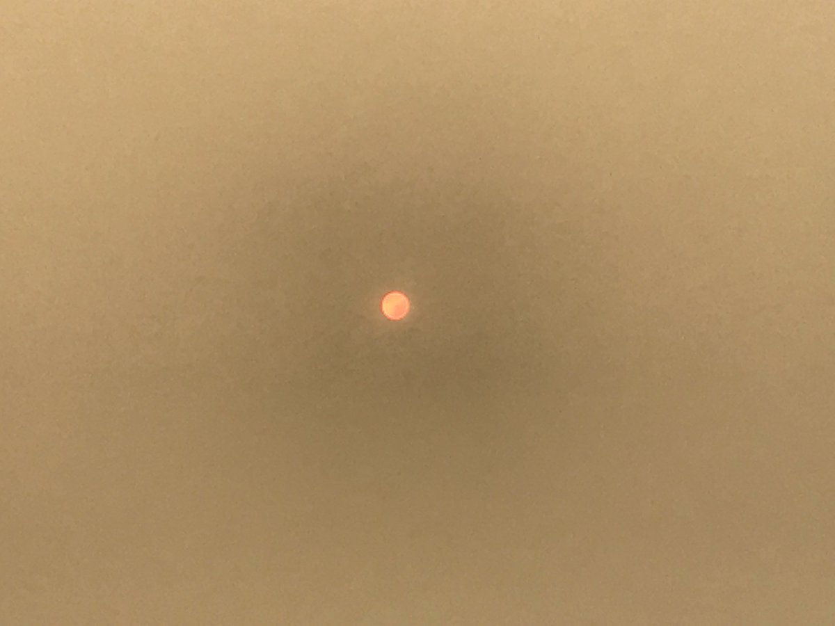 #Rennes ciel jaune et soleil rouge... un peu flippant