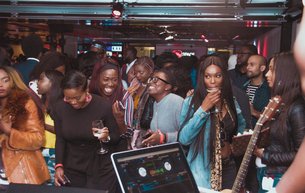 YouTubeSpaceLon's tweet photo. Pics of our Afrobeats night with @MaleekBerry are now up 🎤 ➡️ https://t.co/6DfF7gfJeJ  

#YouTubeBlack #MusicMonday (📷s by @Mr200m_) https://t.co/AEVOsA6Td3