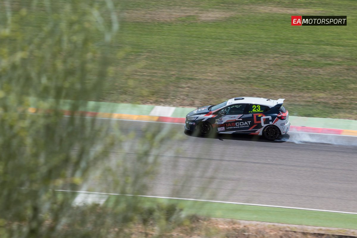 La final de la Clio en 5 días en el <a href="/CircuitoJarama_/">Circuito del Jarama</a>
Gracias a <a href="/codonysport/">codonysport</a> por brindarnos este gran espectáculo. eamotorsport.com/2017/10/16/cin…