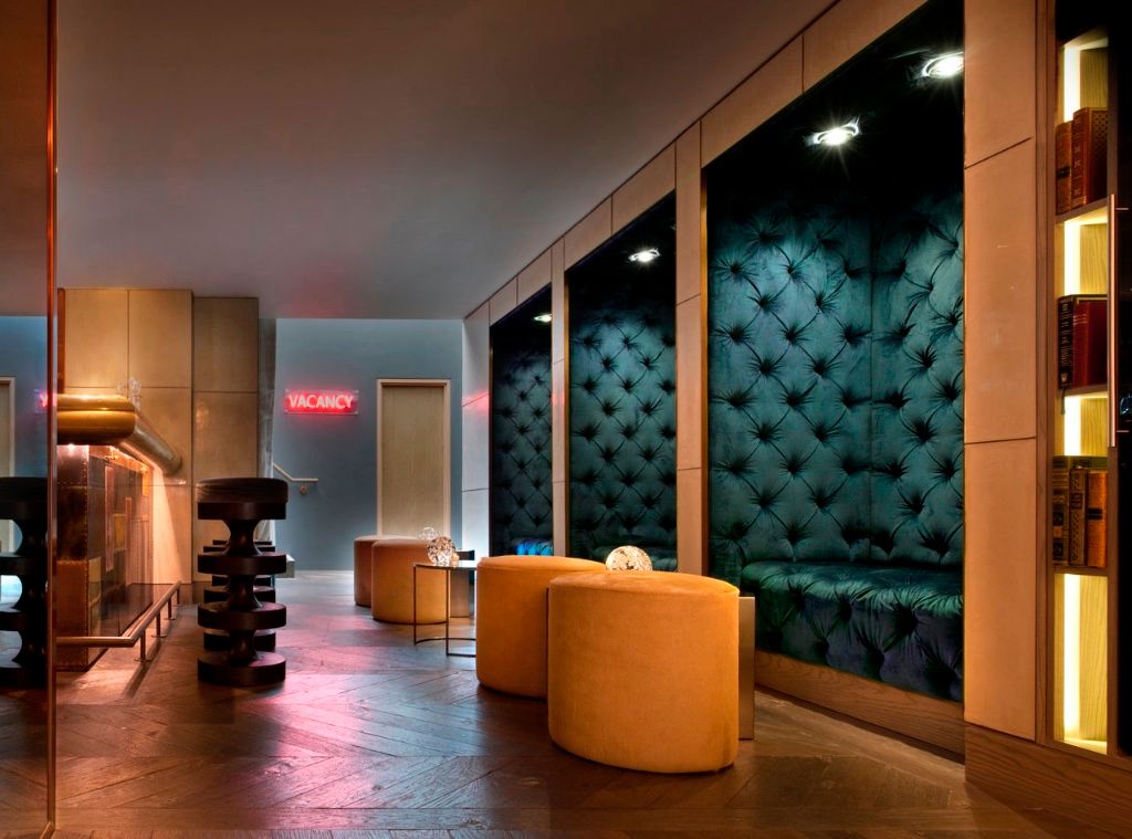 BehindEveryBoss's tweet photo. Looking for somewhere special for your #christmasparty ? The Hari is perfect for drinks &amp; canapés  https://t.co/TxQgSXcDUW https://t.co/gZ3W82V3tt