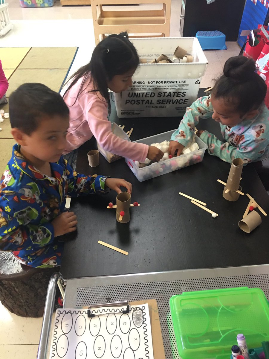 RoramaRuth's tweet photo. Timber!  Balancing apples with @christinaalai16. It's not as easy as we thought. @pamhernandez_4 @jamesburgschool https://t.co/5AWXk3Bg10
