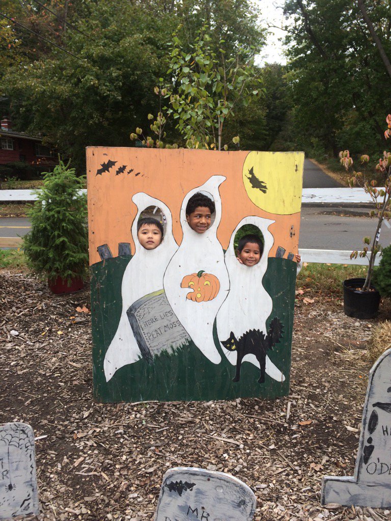 GGatKT's tweet photo. Ghosts with the most🎃 https://t.co/mMDupiBlEg