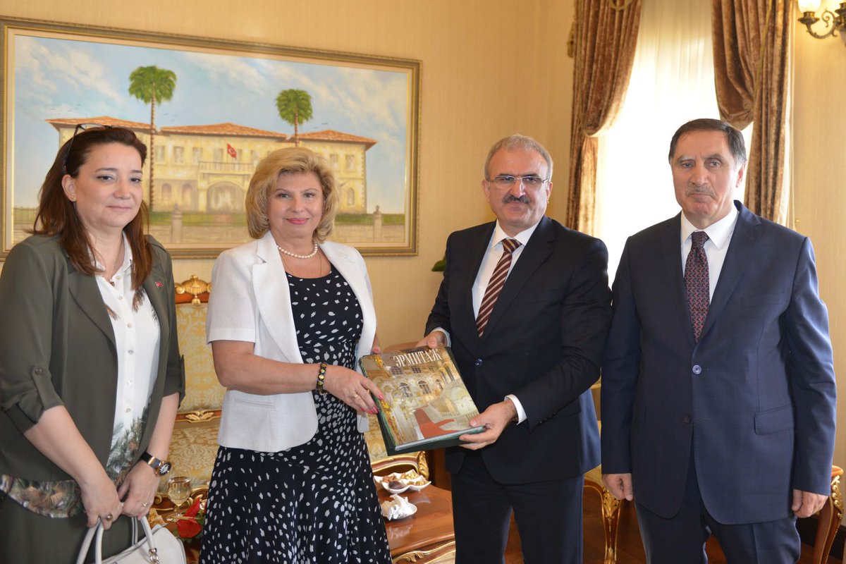 TRombudsman's tweet photo. Başdenetçi @AvSerefMalkoc, Kamu Denetçisi @celile_ozlem ve Rusya Ombudsmanı Moskalkova, Antalya Valisi @munirkaraloglu'nu ziyaret etti. https://t.co/Pf9YwB9m3r
