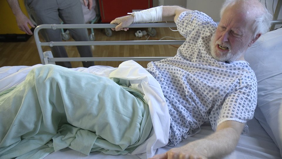 BMJLearning's tweet photo. Confident managing an aggressive pt with acute #delirium? Practical advice for #medtrainees https://t.co/MwqCiTdVkT https://t.co/7QybHF0wDW