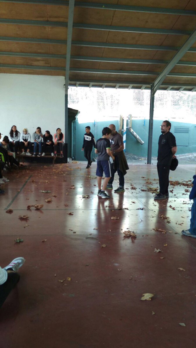 escuelaspiaszgz's tweet photo. Nuestros chicos de #1eso #disfrutando de su llegada a #aratores #auladenaturaleza #masqueuncole #contigo+ https://t.co/SgGF5Qbpvt