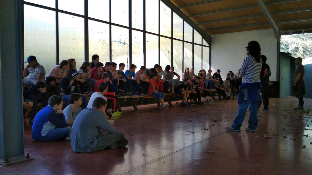 escuelaspiaszgz's tweet photo. Nuestros chicos de #1eso #disfrutando de su llegada a #aratores #auladenaturaleza #masqueuncole #contigo+ https://t.co/SgGF5Qbpvt