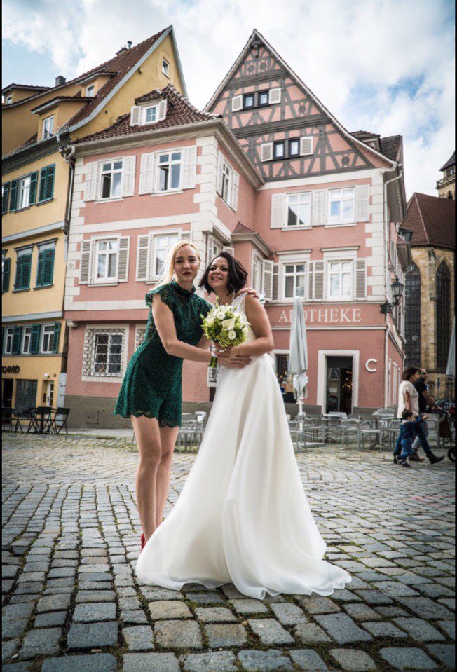 AMOURBRIDALperm's tweet photo. Наша невеста Валентина, уже писала нам отзыв и мы делились фото, но хороших слов и свадебных фото много не бывает. https://t.co/aEQnVg5iRp https://t.co/wLAMqk7FfH