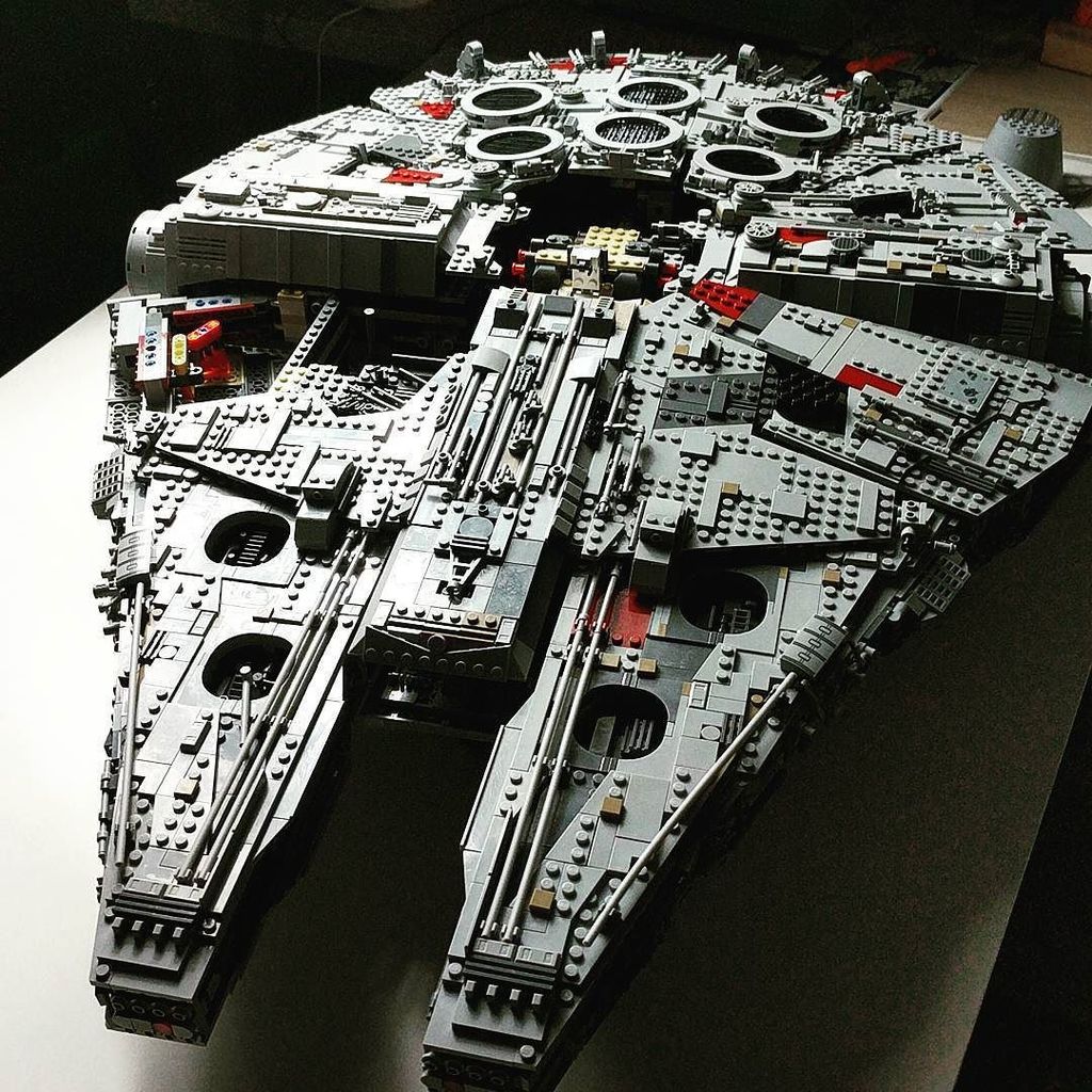 BuiltfromBricks's tweet photo. Finished bag #15! 2 to go #millenniumfalcon #lego #starwars #whathaveyoubuilttoday #builtfrombricks https://t.co/t2j55C4SLm https://t.co/0XVHr019IU