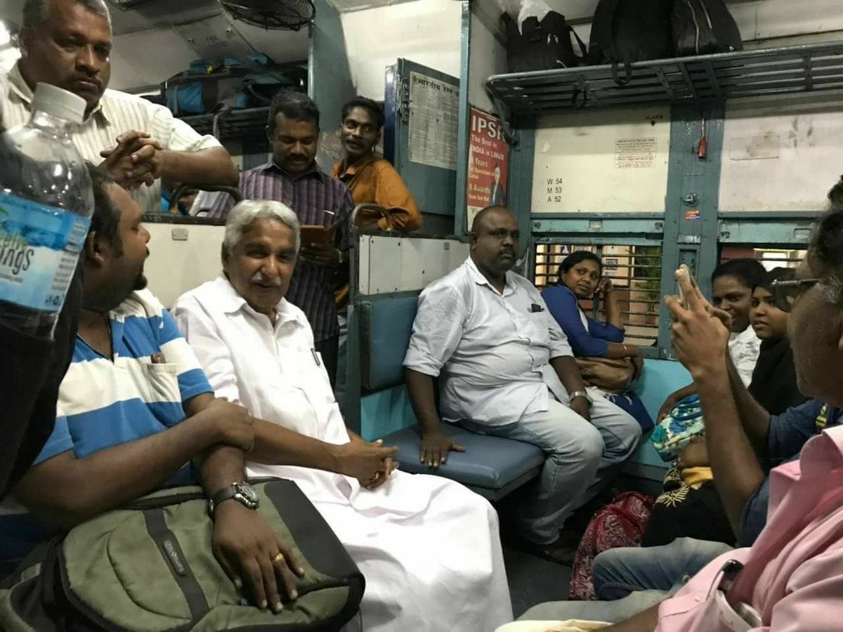 Anil_Alex's tweet photo. ചിലർ ഉമ്മൻ ചാണ്ടിയെ കള്ളക്കേസിൽ കുടുക്കാനുള്ള തിരക്കിലാണ്, പക്ഷെ ഉമ്മൻ ചാണ്ടി ജനങ്ങൾക്കൊപ്പമാണ് ❤ #StandWithOC #ReleaseSolarReport https://t.co/GmbyD8vrqq