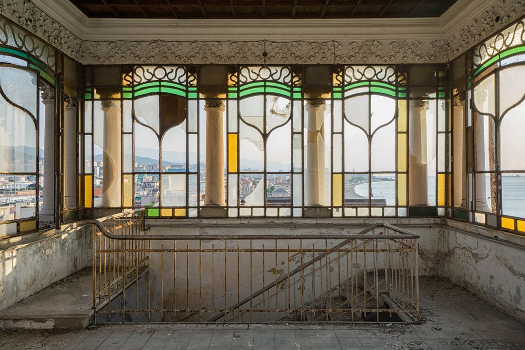 thespacesmag's tweet photo. #theforgottenspaces: the abandoned Villa Zanelli in Savona, Italy, shot by photographer @romainthiery https://t.co/asTSX830B8