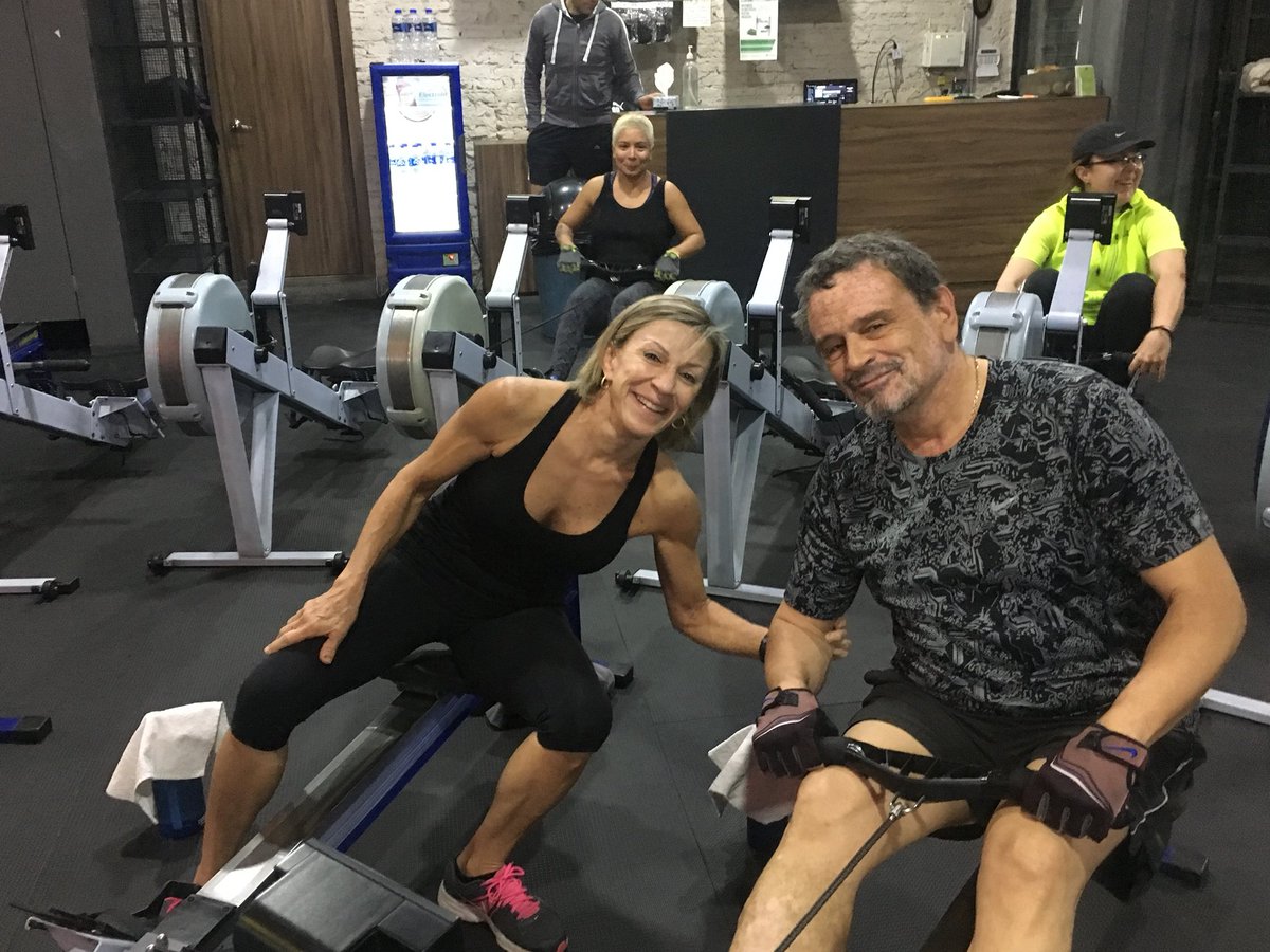 ROWINGYMGDL's tweet photo. Feliz 35 aniversario de casados a nuestros buenos amigos Braulio &amp; Carmen....!!!!! @BLaveaga https://t.co/bg7QdITY2S