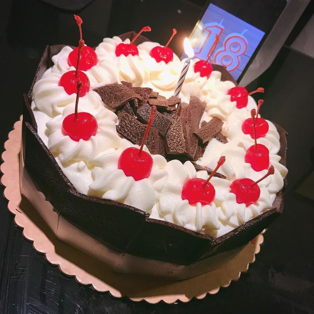 jeffalagar's tweet photo. I’m so old. Haha! #feeling18 #gahdim32 😳😳😳 Thank you bff @imarlocarlo for this birthday treat! Hello cardio see yo… https://t.co/cHsSmF3qPm https://t.co/PMmhdOUOyc