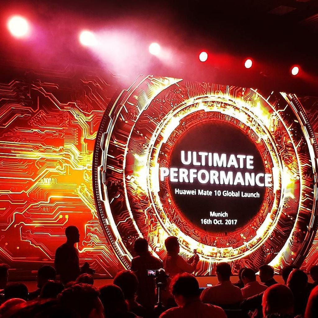 gregnguyen's tweet photo. En place pour découvrir le Huawei Mate 10 #huaweidevice #huawei #mate10 #igers #igdaily #igaddict #geek https://t.co/4UNMvN3NpT https://t.co/5iNwIQ8oyg