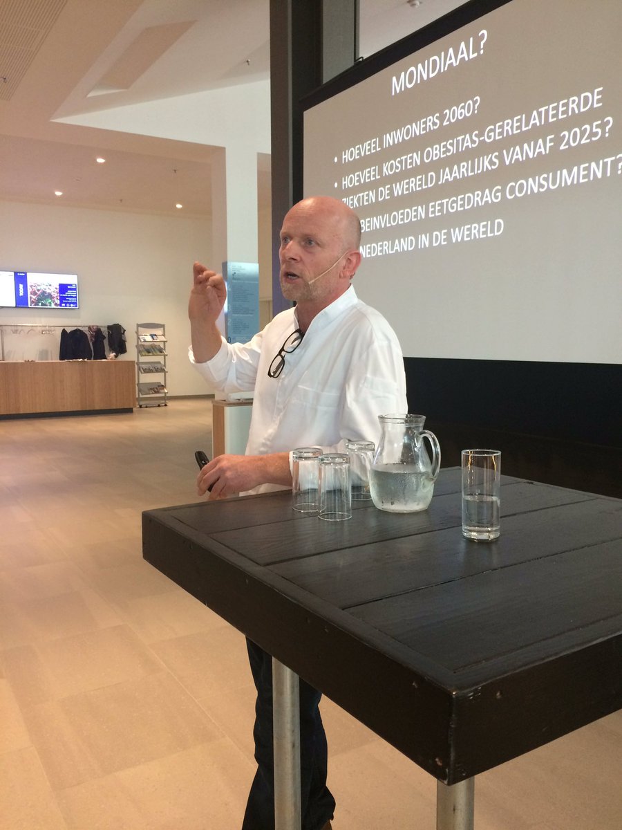 fggaleiden's tweet photo. Bas Cloo van Dutch Quisine over nieuwe trends & noodzaak van verandering in ons eten #proefmee #wereldvoedseldag #StepTalk #campusdenhaag https://t.co/WE4TZ3eDFm