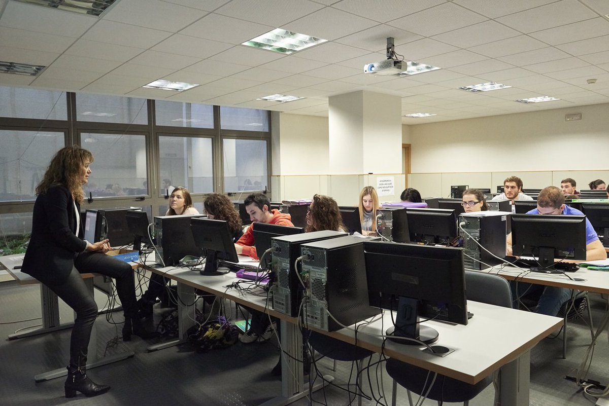 UniversidadeUSC's tweet photo. A USC sitúase na posición 414 de entre as mil mellores universidades do mundo, segundo #CWUR https://t.co/nPepZcZ4a4 https://t.co/VuqbYdBCAn