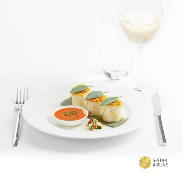 Garuda_UK's tweet photo. Feed your craving for seafood with our special Lemper Kepiting, served exclusively for Business Class passengers. #GarudaExperience https://t.co/LwtfLGT2p9