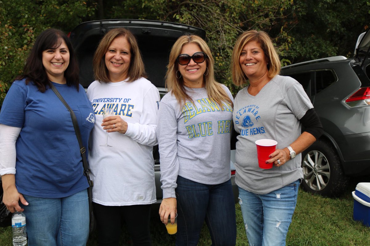 BkIyngrl117's tweet photo. #UDfamilyweekend #proudmoms #aboutthisweekend #momanddaughter #firsttailgate https://t.co/tnHAjoL0r4
