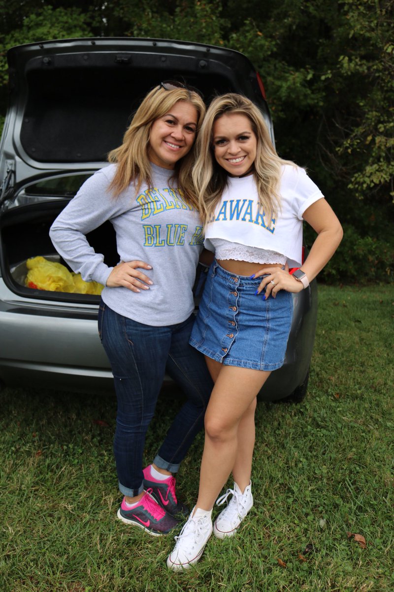 BkIyngrl117's tweet photo. #UDfamilyweekend #proudmoms #aboutthisweekend #momanddaughter #firsttailgate https://t.co/tnHAjoL0r4